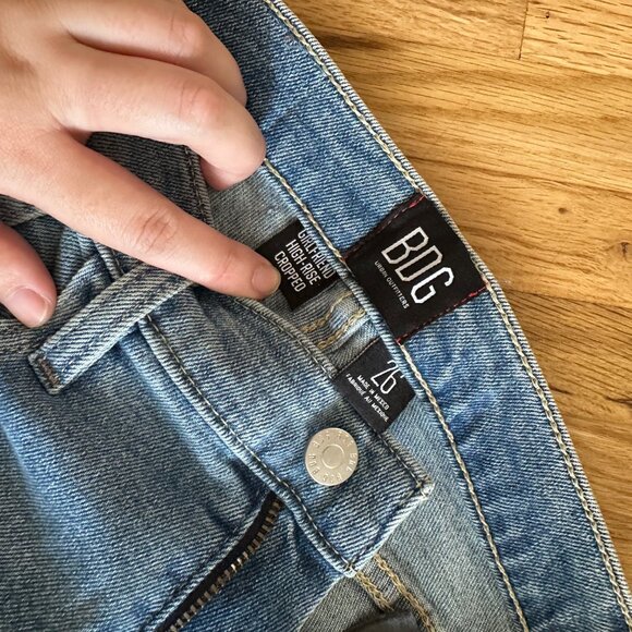 BDG Girl Friend High Rise Cropped Jeans - Light Wash - Picture 8 of 8
